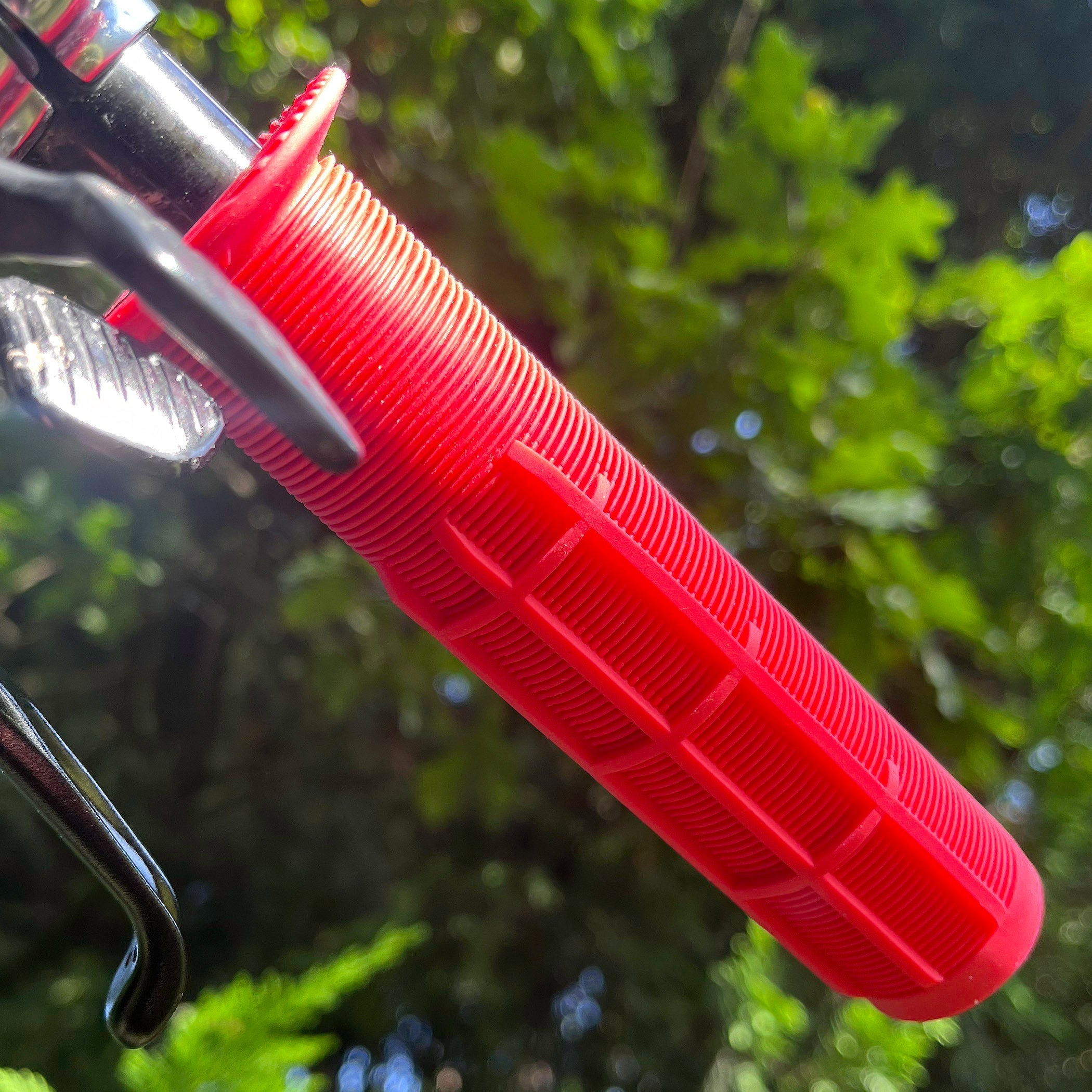 DMR Grid Grip Red