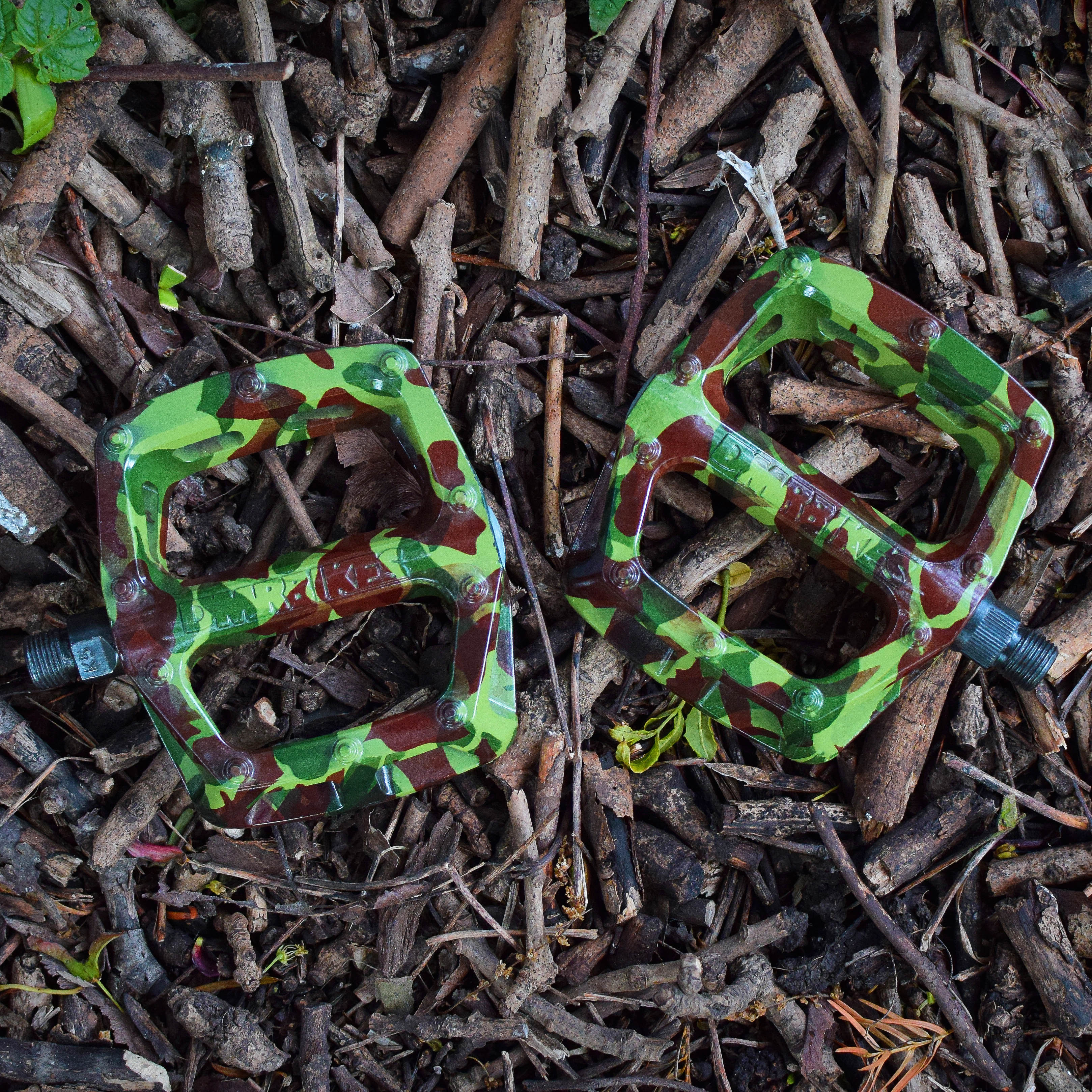 DMR V6 Pedal Green Camo