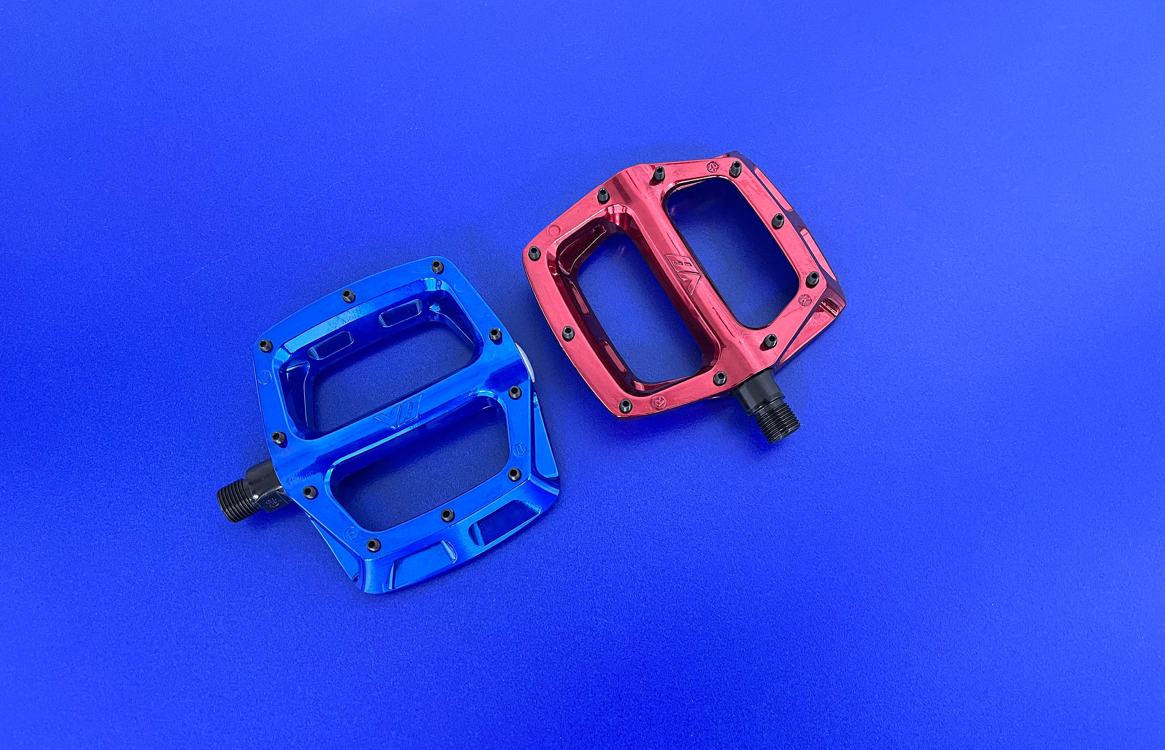 DMR V8 Pedal Blue and Red