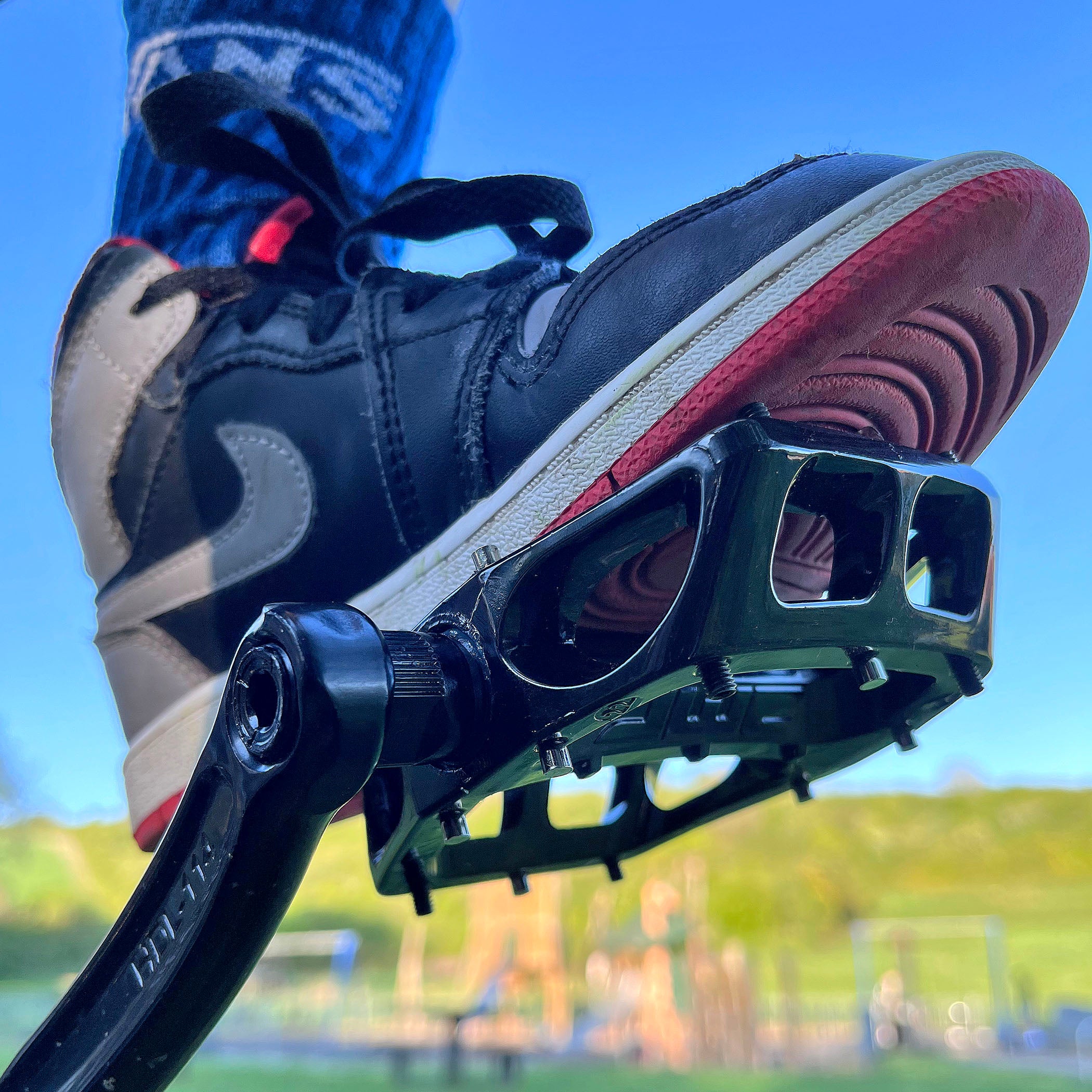 DMR V8 Classic Pedal Black