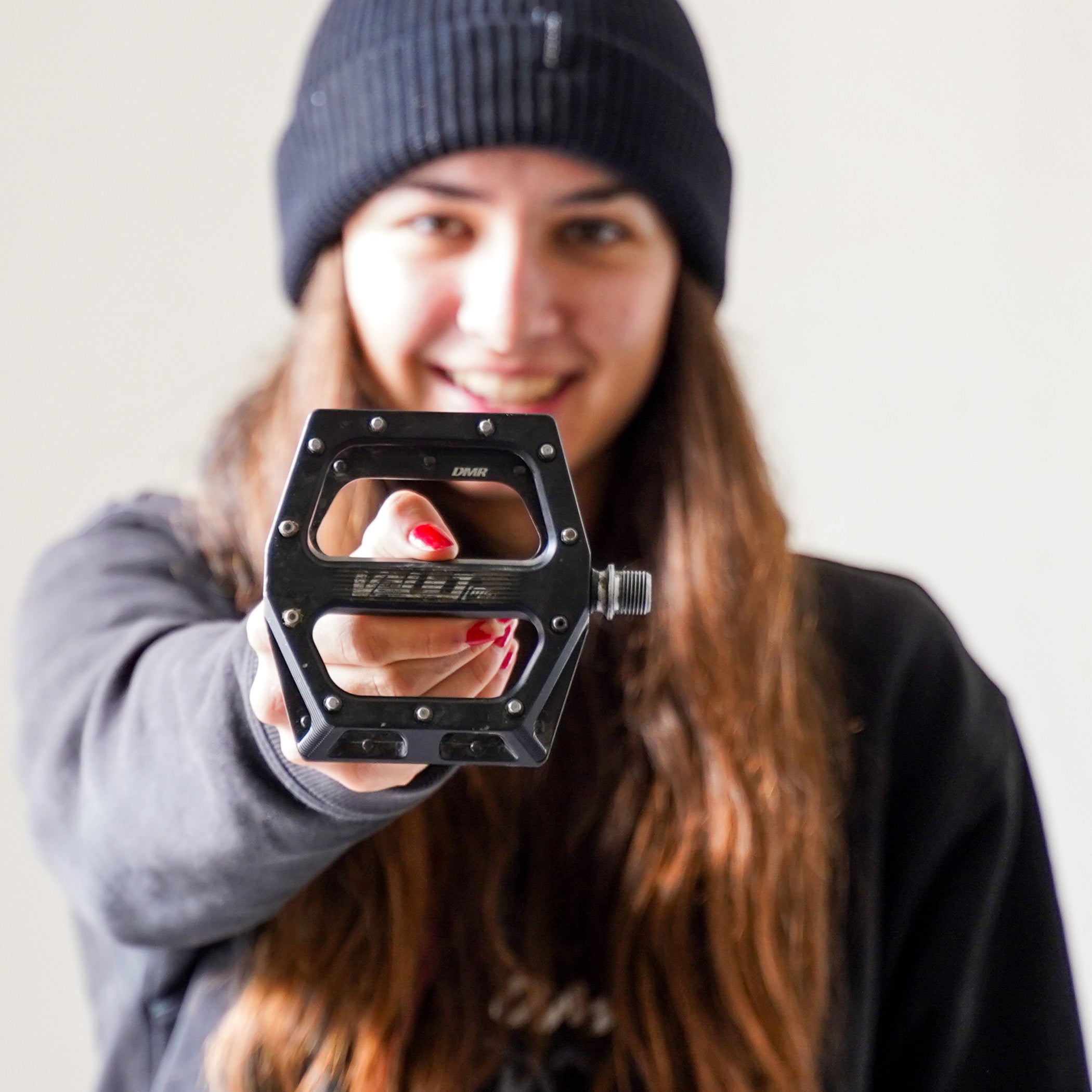 DMR rider Kerenza Scott holding a pedal
