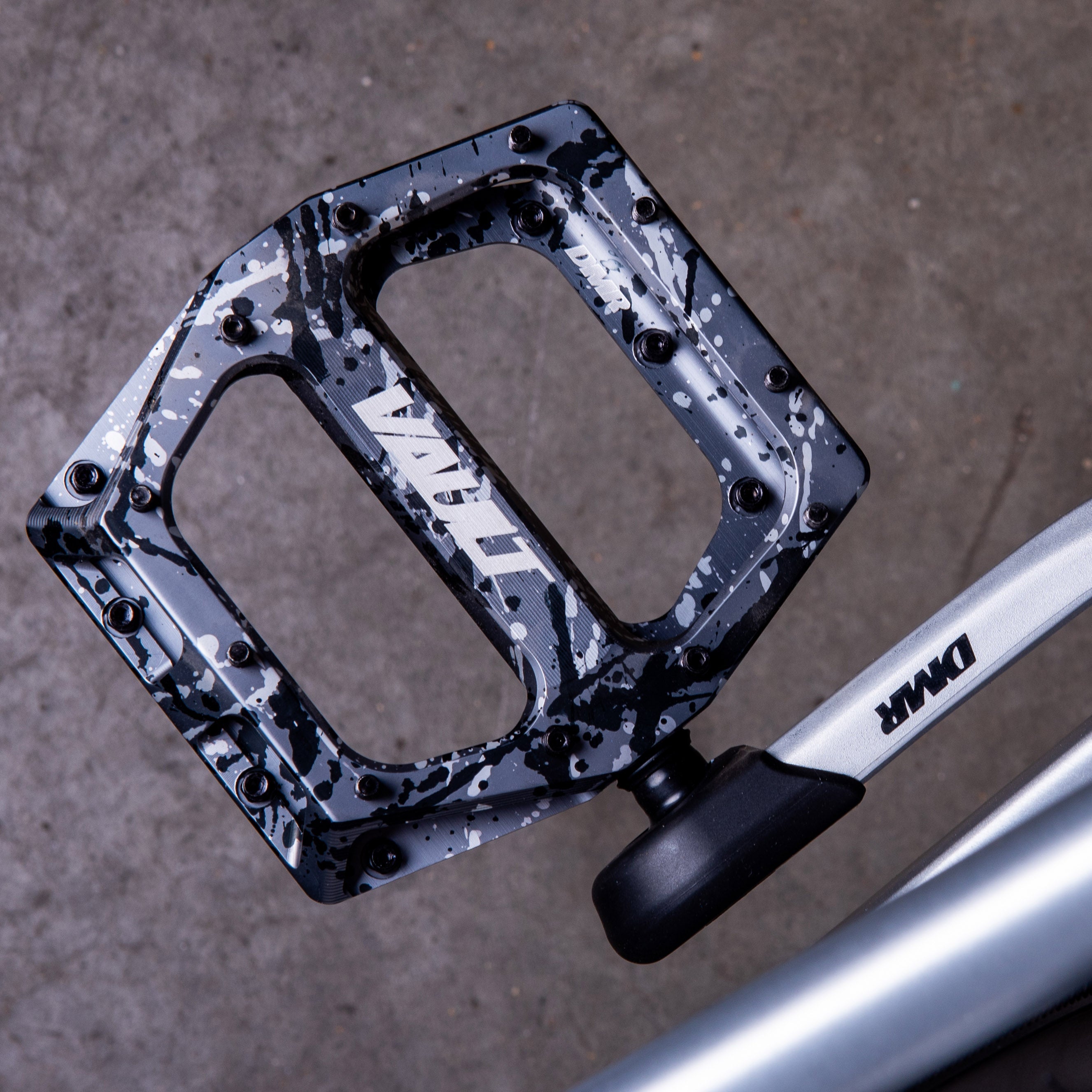 DMR Vault SE Pedal Grey