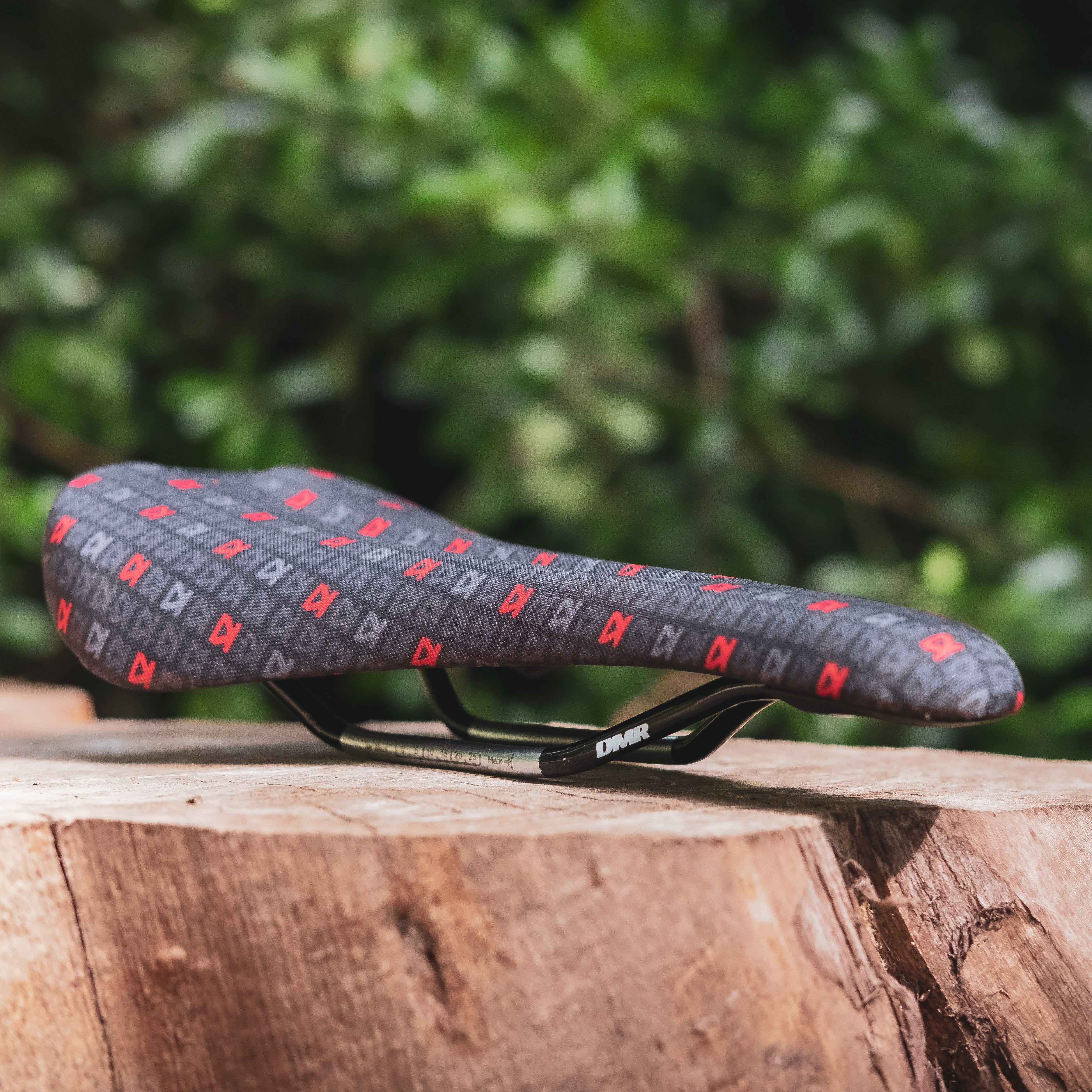 DMR 25 Year Saddle Red