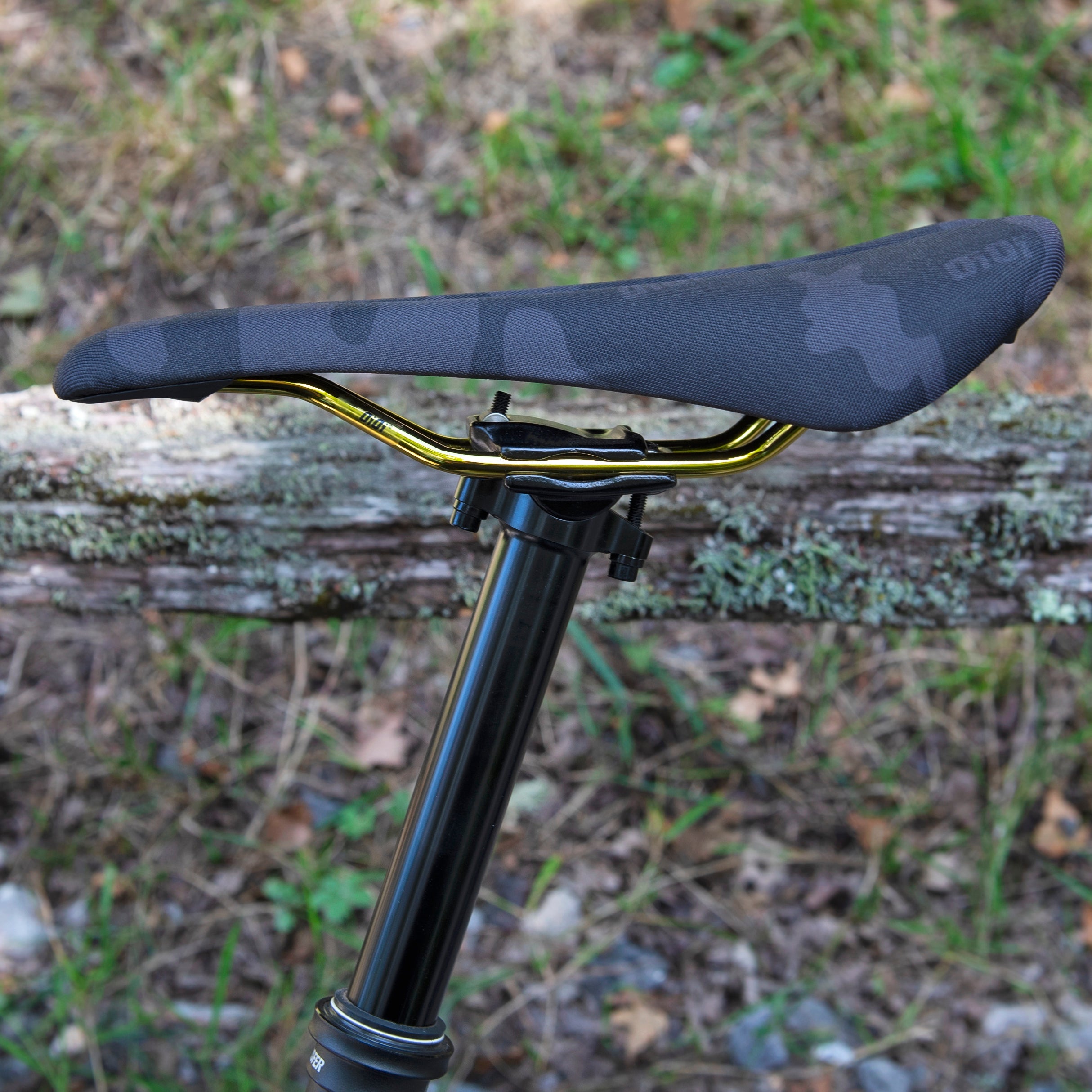 DMR OiOi Saddle Black Camo