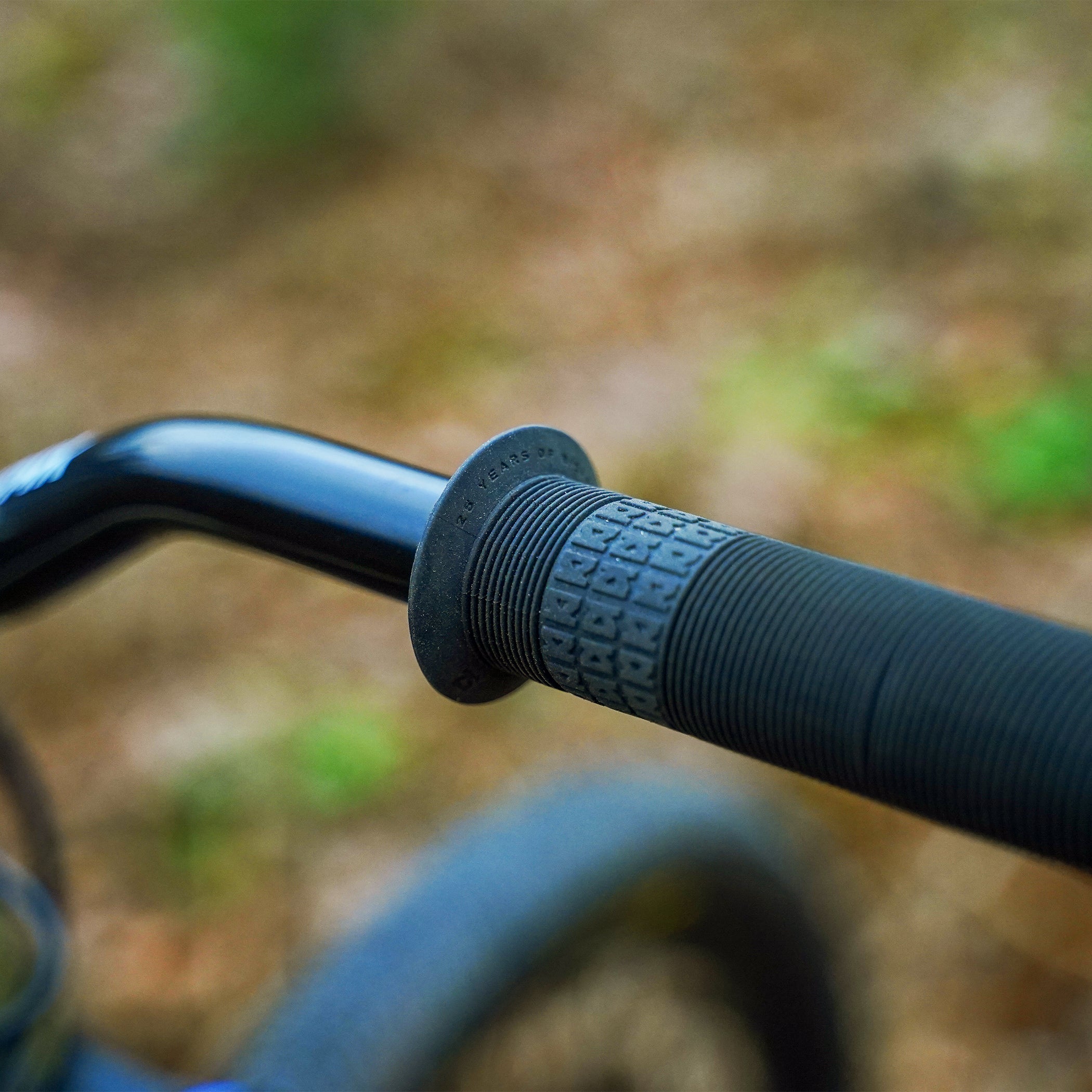 DMR 25 Grips Black Flanged