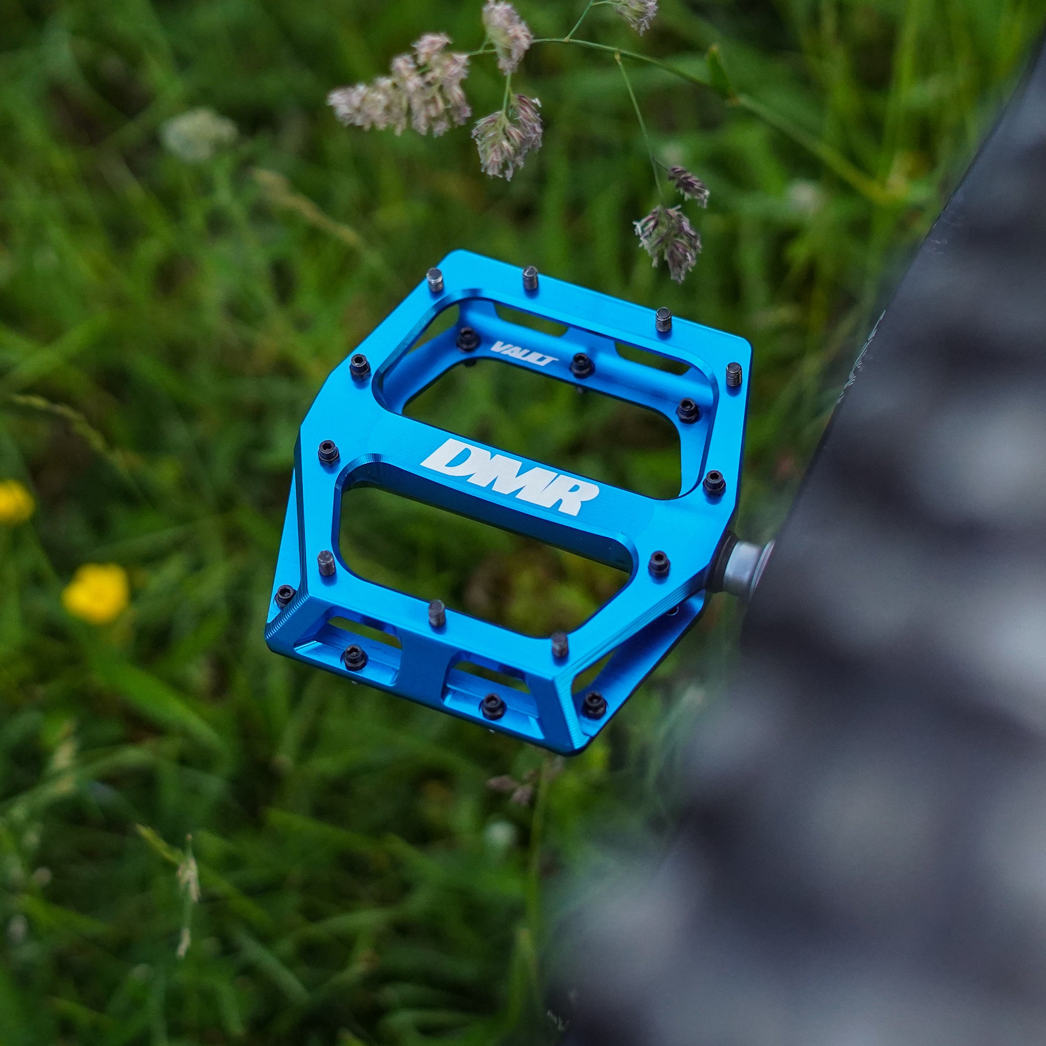 DMR Vault Flat Pedal Blue