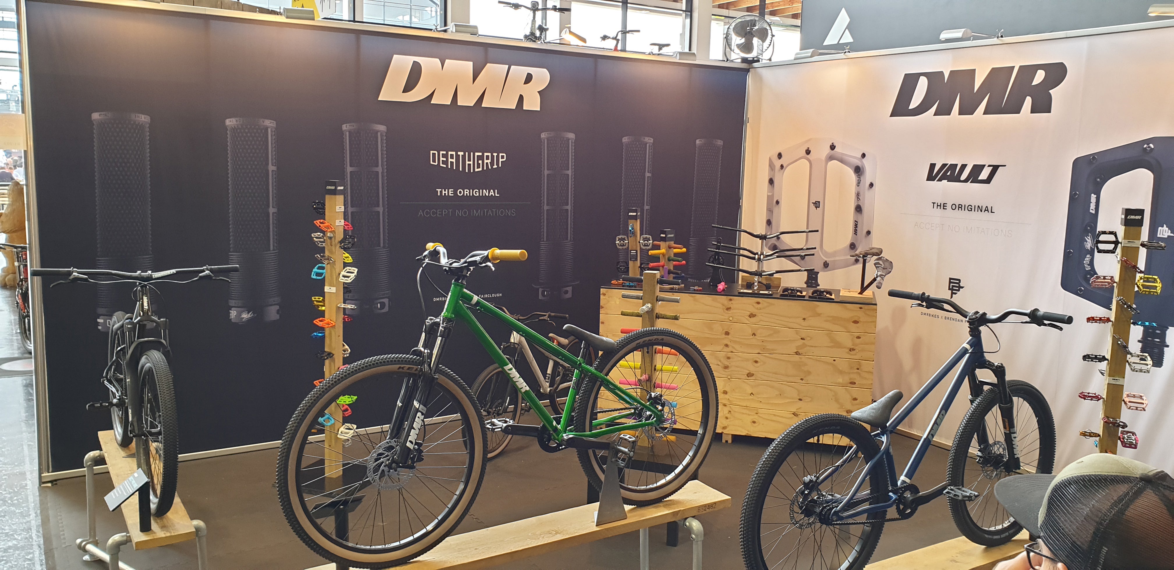DMR Show Stand 6