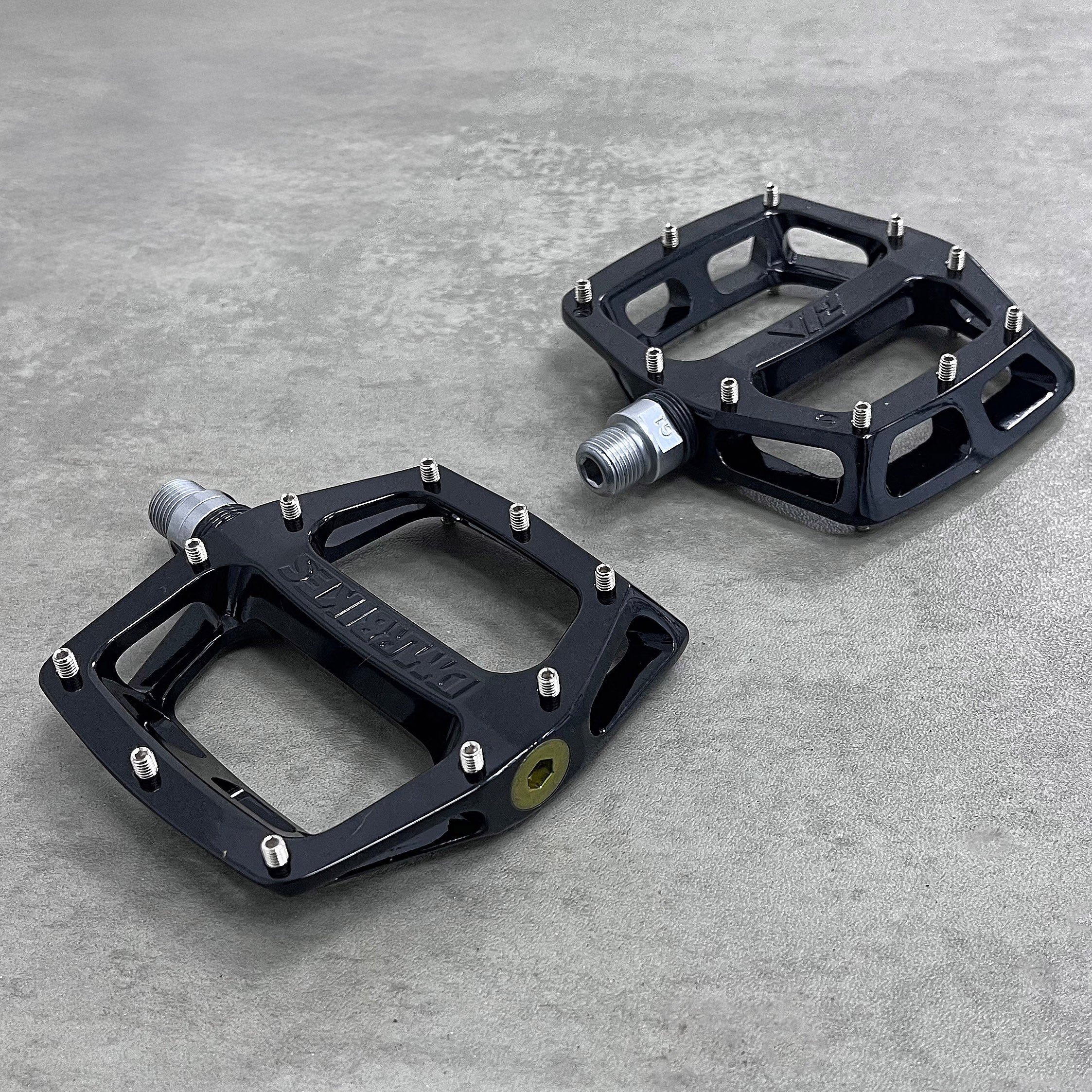 DMR V12 Magnesium Pedal